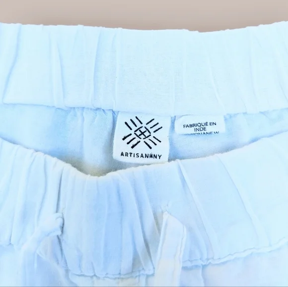 Artisan NY White Cotton Shorts with Turquoise Lace Trim. - Picture 4 of 4